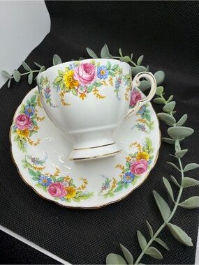 Vintage Tuscan Garland Teacup & Saucer Set Floral Gold Trim Bone China England